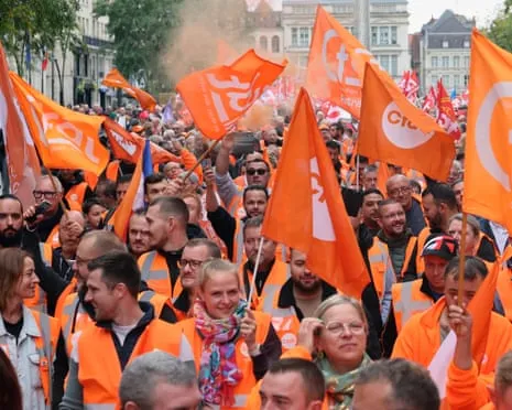 France-Wide Strike Movement Witnesses Massive Crowds Taking to the Streets Throughout France